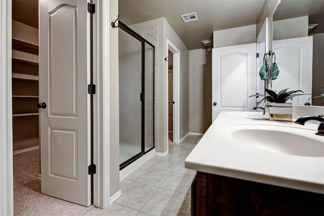 8687 Long Spur Trail, Edmond, OK 73034