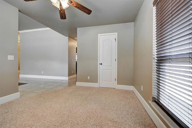 8687 Long Spur Trail, Edmond, OK 73034