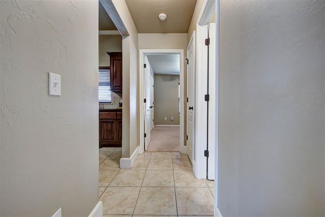 8687 Long Spur Trail, Edmond, OK 73034