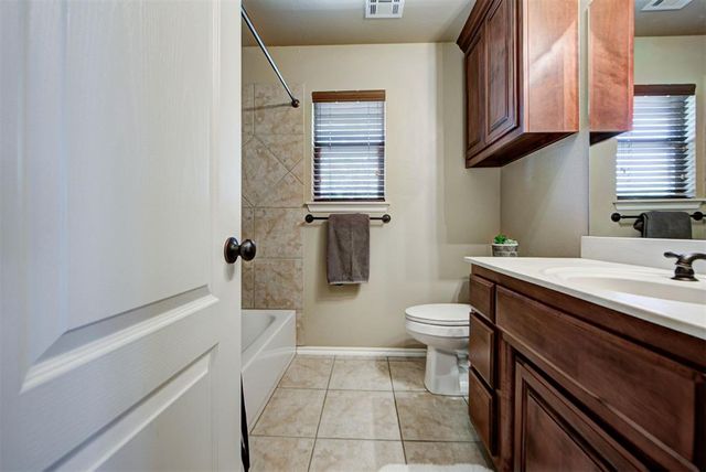 8687 Long Spur Trail, Edmond, OK 73034