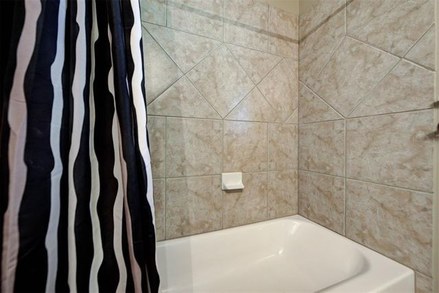 8687 Long Spur Trail, Edmond, OK 73034