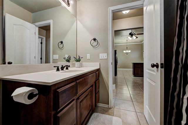 8687 Long Spur Trail, Edmond, OK 73034