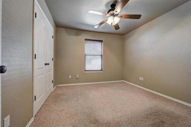 8687 Long Spur Trail, Edmond, OK 73034