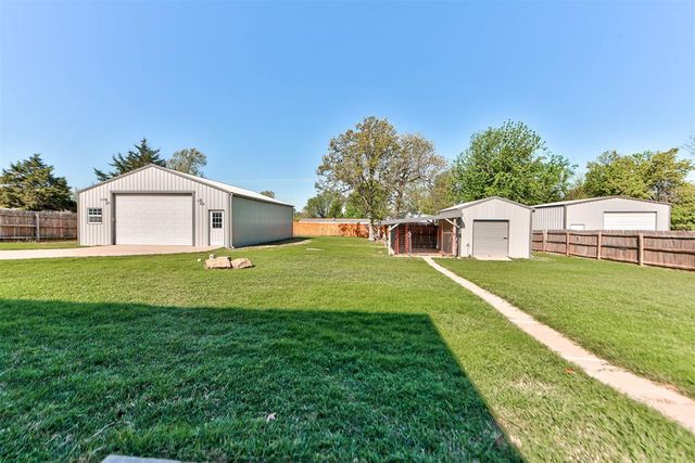 8687 Long Spur Trail, Edmond, OK 73034