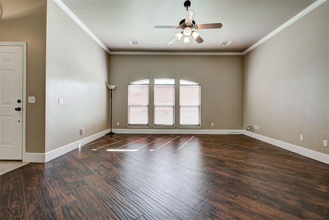 8687 Long Spur Trail, Edmond, OK 73034