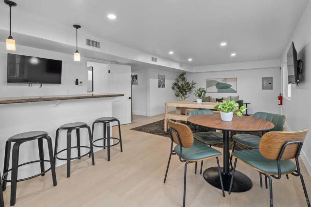 1030 Robinson Ave 101, San Diego, CA 92103