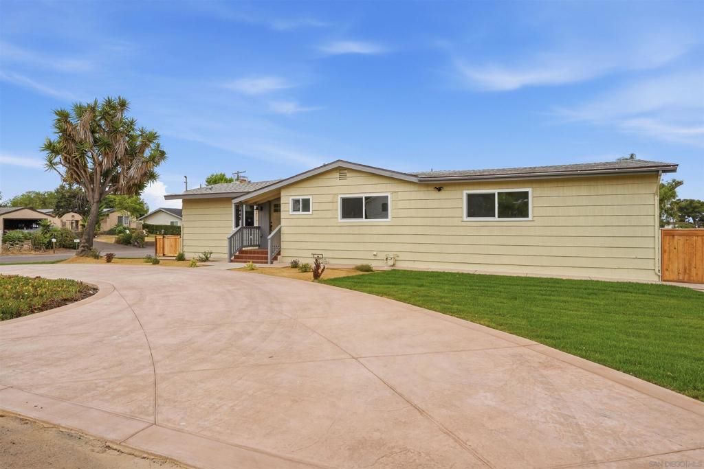 Image 3 of property listing at 3448 Willow, Bonita, CA 91902