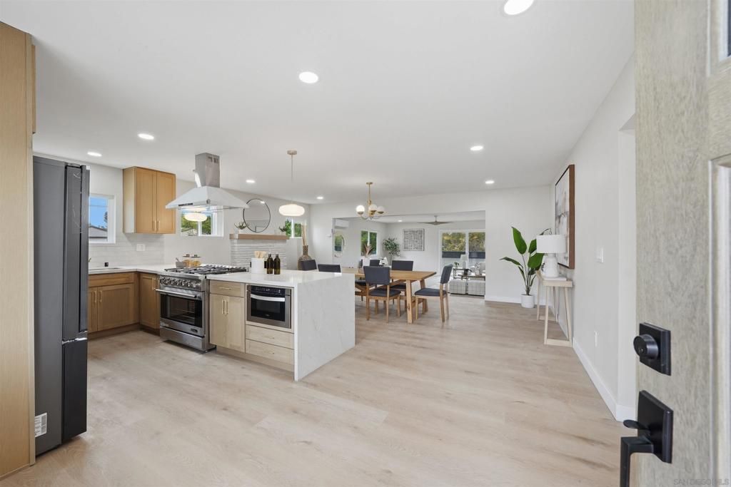 Image 8 of property listing at 3448 Willow, Bonita, CA 91902