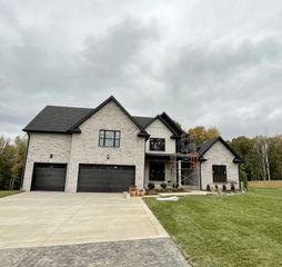 1330 Reda Dr, Clarksville, TN 37042