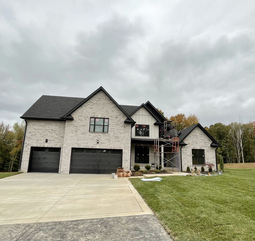 1330 Reda Dr, Clarksville, TN 37042