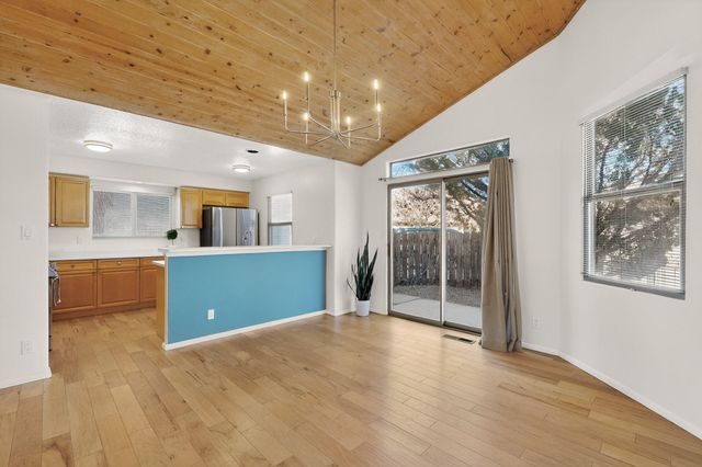 316 La Chamisal Lane NW, Los Ranchos, NM 87107