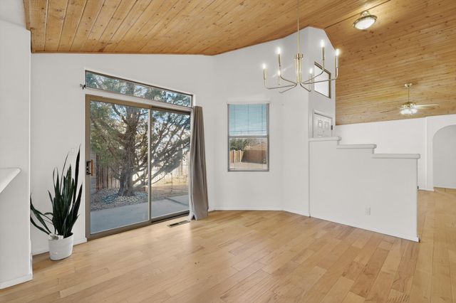 316 La Chamisal Lane NW, Los Ranchos, NM 87107