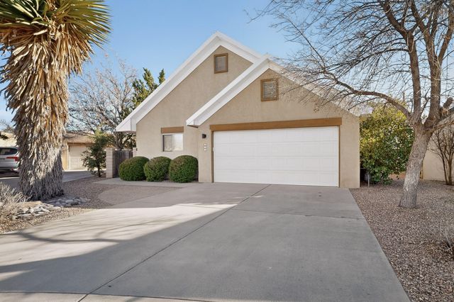 316 La Chamisal Lane NW, Los Ranchos, NM 87107