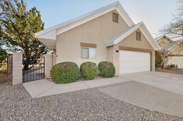 316 La Chamisal Lane NW, Los Ranchos, NM 87107