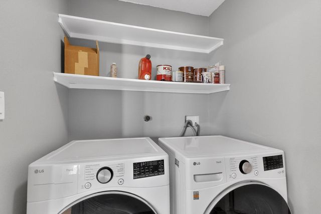 316 La Chamisal Lane NW, Los Ranchos, NM 87107