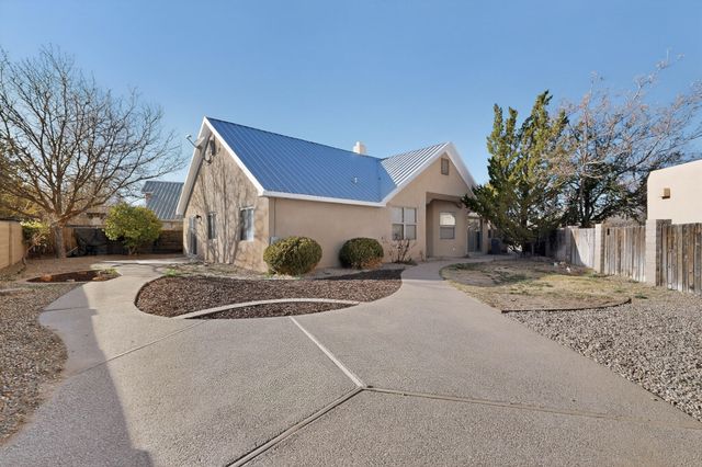 316 La Chamisal Lane NW, Los Ranchos, NM 87107