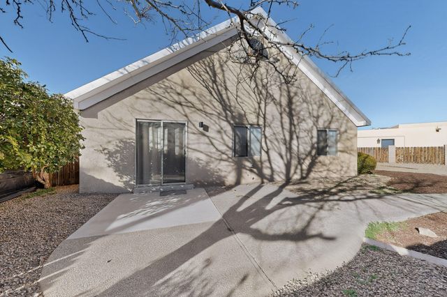 316 La Chamisal Lane NW, Los Ranchos, NM 87107