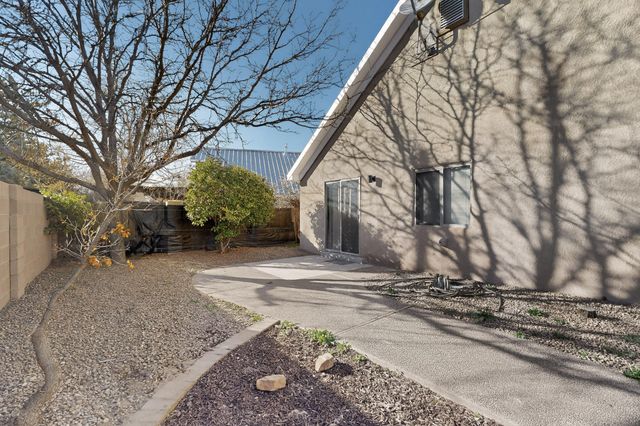 316 La Chamisal Lane NW, Los Ranchos, NM 87107