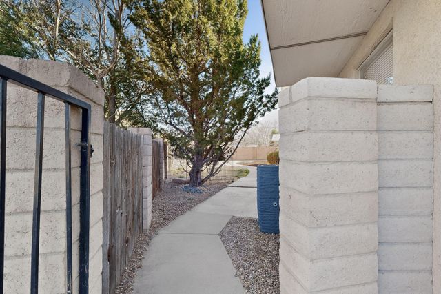 316 La Chamisal Lane NW, Los Ranchos, NM 87107