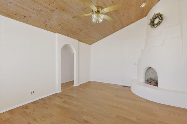 316 La Chamisal Lane NW, Los Ranchos, NM 87107