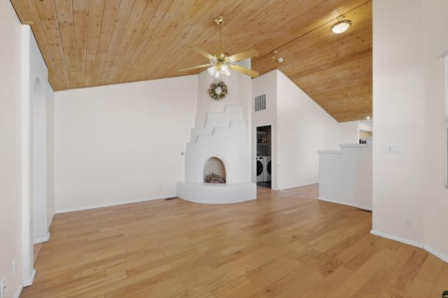 316 La Chamisal Lane NW, Los Ranchos, NM 87107