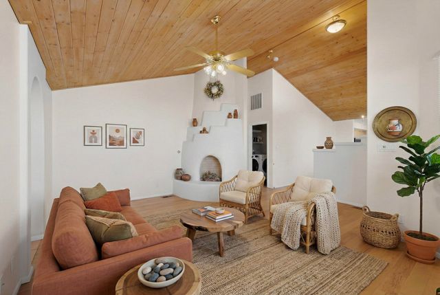 316 La Chamisal Lane NW, Los Ranchos, NM 87107