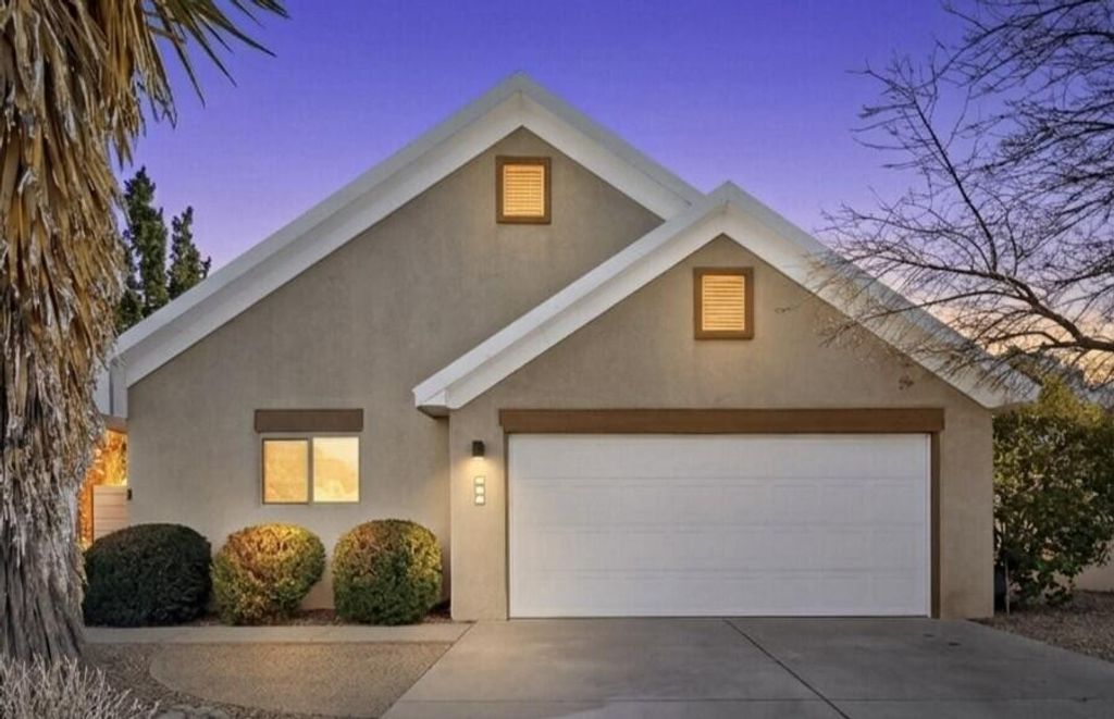 316 La Chamisal Lane NW, Los Ranchos, NM 87107