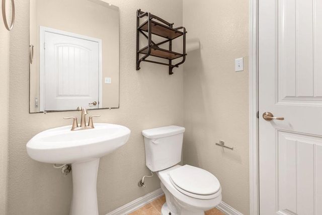 209 Anderson ST, Hutto, TX 78634