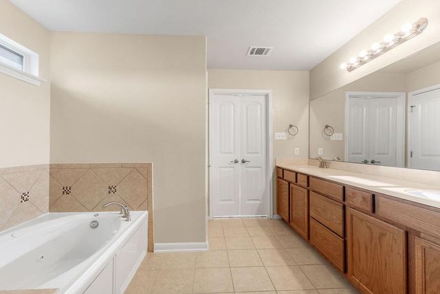 209 Anderson ST, Hutto, TX 78634