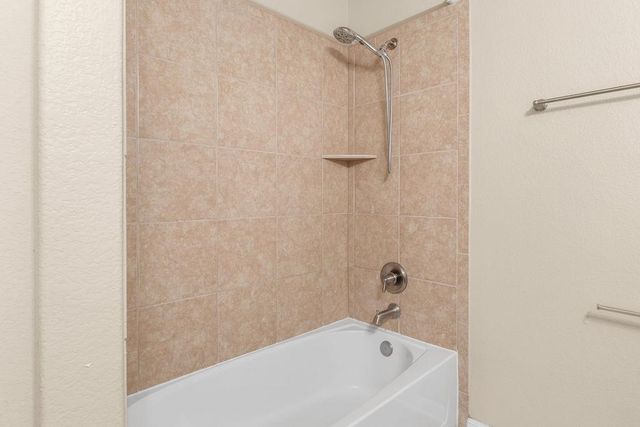209 Anderson ST, Hutto, TX 78634