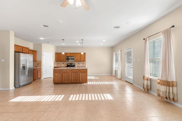 209 Anderson ST, Hutto, TX 78634