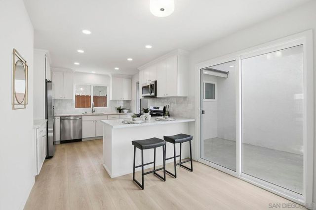 8702 Glenhaven St, San Diego, CA 92123