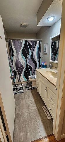 913 S 8th Avenue W, Newton, IA 50208