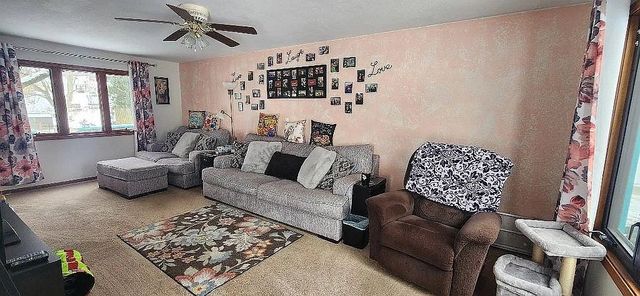 913 S 8th Avenue W, Newton, IA 50208