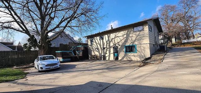 913 S 8th Avenue W, Newton, IA 50208