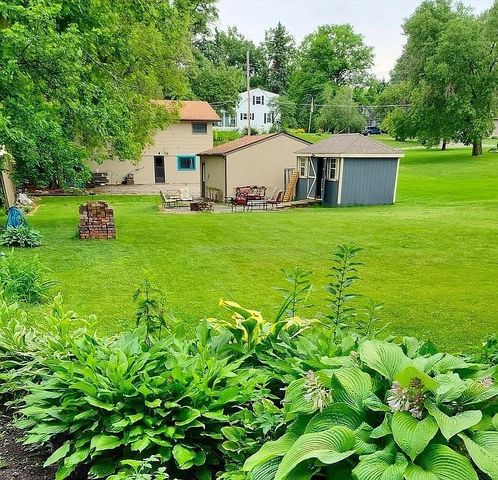 913 S 8th Avenue W, Newton, IA 50208