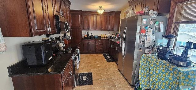 913 S 8th Avenue W, Newton, IA 50208