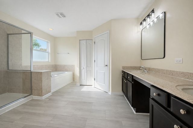 3091 Long Common Parkway, Elgin, IL 60124