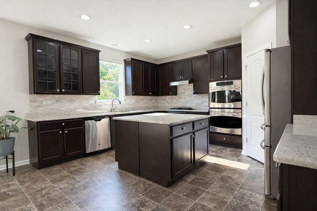 3091 Long Common Parkway, Elgin, IL 60124