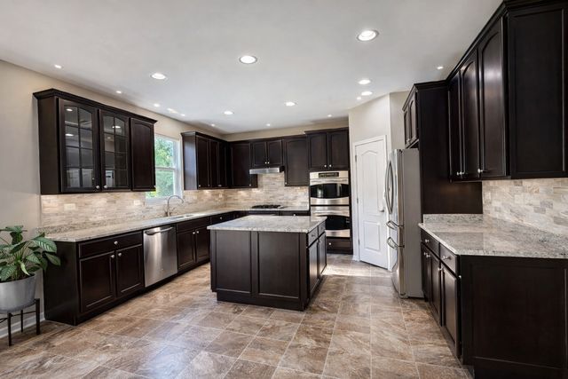 3091 Long Common Parkway, Elgin, IL 60124