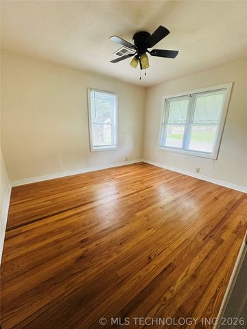 1001 Summit Street, Henryetta, OK 74437