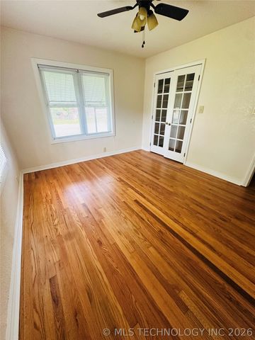 1001 Summit Street, Henryetta, OK 74437