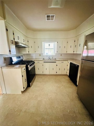 1001 Summit Street, Henryetta, OK 74437