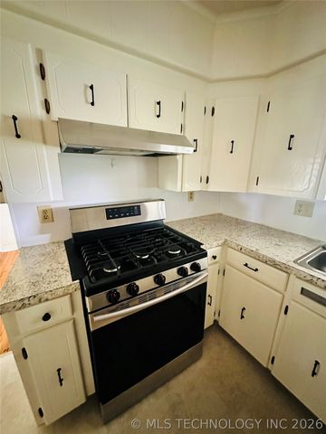 1001 Summit Street, Henryetta, OK 74437