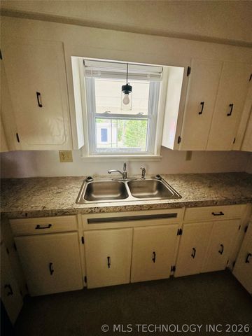 1001 Summit Street, Henryetta, OK 74437