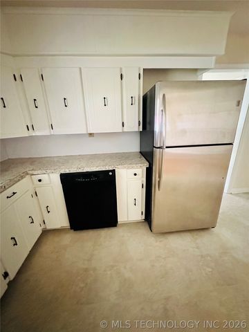 1001 Summit Street, Henryetta, OK 74437