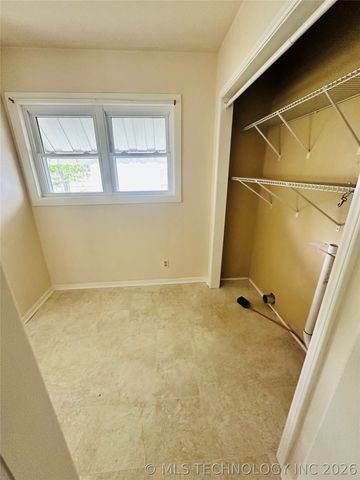 1001 Summit Street, Henryetta, OK 74437