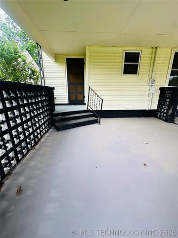 1001 Summit Street, Henryetta, OK 74437