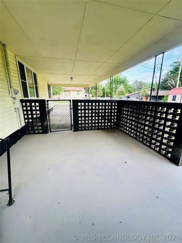 1001 Summit Street, Henryetta, OK 74437