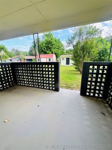 1001 Summit Street, Henryetta, OK 74437